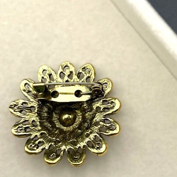 Yellow Gold with Champagne and Brown Topaz Crystal Ornate Flower Pin Back Brooch - Picture 6 of 7